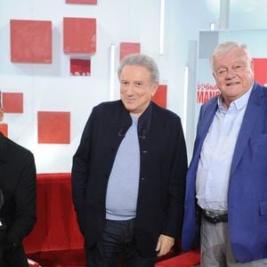 Un numéro qui compte aussi sur le légendaire Fabrice

Exclusif - Julien Courbet et sa fille Lola Courbet, leur chienne Simone, Michel Drucker, Fabrice et Stéphanie Lisicki- Enregistrement de l'émission Vivement Dimanche au studio Rive gauche, presentée par M. Drucker à Paris le 9 septembre 2026, Diffusion sur France 3 le 13 septembre 2026
©Guillaume Gaffiot/Bestimage
