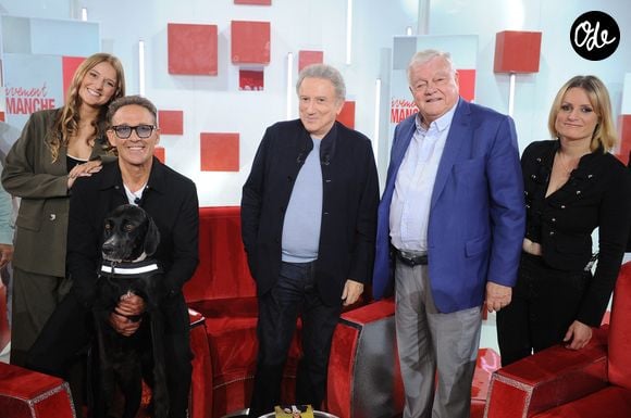 Un numéro qui compte aussi sur le légendaire Fabrice

Exclusif - Julien Courbet et sa fille Lola Courbet, leur chienne Simone, Michel Drucker, Fabrice et Stéphanie Lisicki- Enregistrement de l'émission Vivement Dimanche au studio Rive gauche, presentée par M. Drucker à Paris le 9 septembre 2026, Diffusion sur France 3 le 13 septembre 2026
©Guillaume Gaffiot/Bestimage