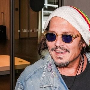 Johnny Depp sort de l'aéroport de Milan après le Rome film festival avant une interview à la télévision



Photo : Backgrid UK/ Bestimage