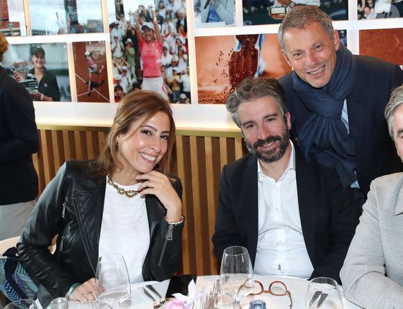 Exclusif - Léa Salamé, Stephane Sitbon-Gomez (Directeur des antennes et des programmes de France Télévisions) et Marc-Olivier Fogiel - Déjeuner dans la loge de France Télévision lors de la Finale Hommes des Internationaux de France de Tennis de Roland Garros 2025 - Jour 15, à Paris le 08 Juin 2025. 

© Bertrand Rindoff / Bestimage