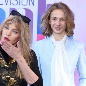 Il est également le filleul d'Arielle Dombasle

Arielle Dombasle et Billy Blanchard ( fils de Julie Depardieu) - Photocall du film 'Les derniers jours de Charles Baudelaire' au Grimaldi Forum lors de la 65ème édition du Festival TV De Monte Carlo le 13 Juin 2026 © Denis Guignebourg /Bestimage