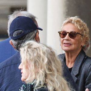 Malgré la guerre d’héritage qui secoue la famille depuis la mort de Jean-Paul, le clan s’est retrouvé en paix pour saluer la mémoire d’Alain.

Exclusif - Muriel Belmondo - Arrivées aux obsèques d’Alain Belmondo au crématorium du Père-Lachaise à Paris, France, le 4 septembre 2025. © Dominique Jacovides/Bestimage