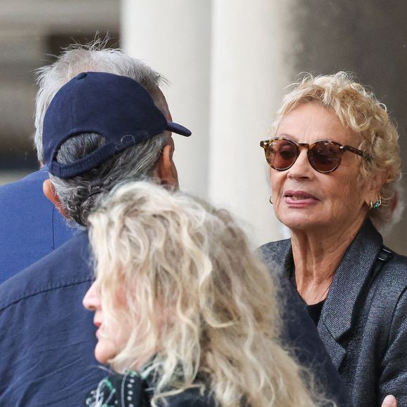 Malgré la guerre d’héritage qui secoue la famille depuis la mort de Jean-Paul, le clan s’est retrouvé en paix pour saluer la mémoire d’Alain.

Exclusif - Muriel Belmondo - Arrivées aux obsèques d’Alain Belmondo au crématorium du Père-Lachaise à Paris, France, le 4 septembre 2025. © Dominique Jacovides/Bestimage