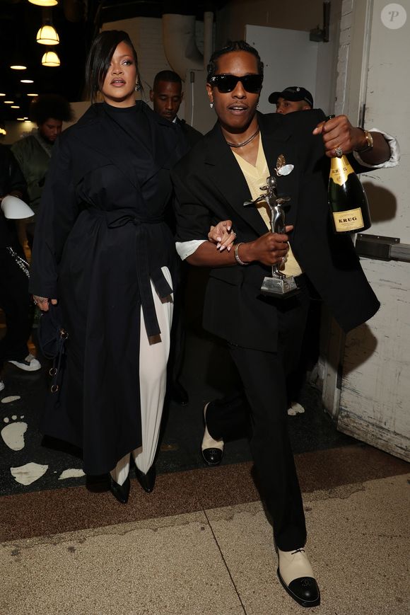 Le couple était assorti et très élégant sur le tapis rouge.

New-York -  Rihanna et A$AP Rocky aux CFDA Fashion Awards, au musée américain d’histoire naturelle à New York.
GOFF  / BESTIMAGE