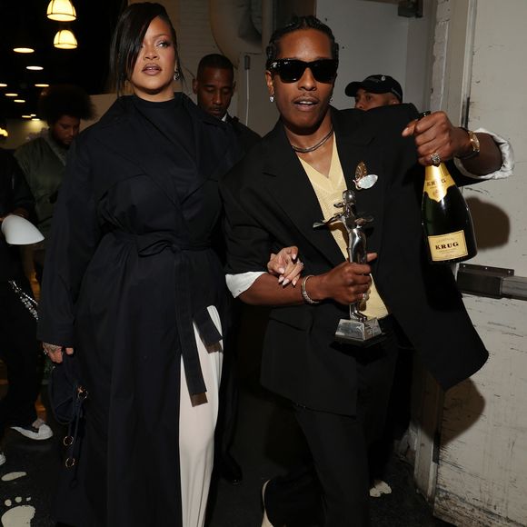 Le couple était assorti et très élégant sur le tapis rouge.

New-York -  Rihanna et A$AP Rocky aux CFDA Fashion Awards, au musée américain d’histoire naturelle à New York.
GOFF  / BESTIMAGE