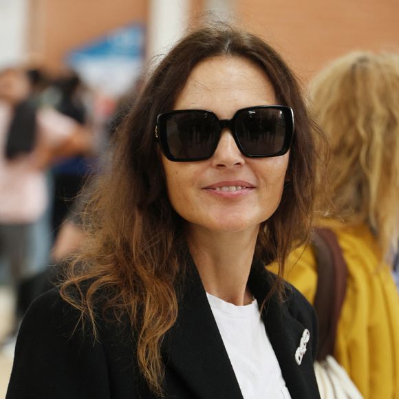 Virginie Ledoyen arrive à l'aéroport de Venise pour le 82ème Festival International du Film de Venise (La Mostra), Italie, le 28 août 2025. © Denis Guignebourg/Bestimage