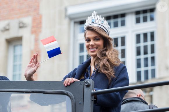 Le concours Miss Monde pourrait être privilégié

Miss Univers Iris Mittenaere, (originaire du Nord de la France) assiste à un défilé de félicitations donné dans les rues de Lille à Lille, France le 19 mars 2017. Photo by Bakounine/ABACAPRESS.COM