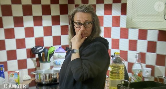 De son côté, Isabelle est restée tout ce temps seule chez Gilles.

Gilles à la ferme avec ses prétendantes dans "L'amour est dans le pré"