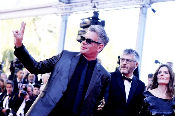 Artiste très apprécié, il n'a pas l'intention de s'arrêter en si bon chemin.

Benjamin Biolay, Christophe Honoré, Chiara Mastroianni - Montée des marches du film « Marcello Mio » lors du 77ème Festival International du Film de Cannes, au Palais des Festivals à Cannes. Le 21 mai 2024
© Jacovides-Moreau / Bestimage