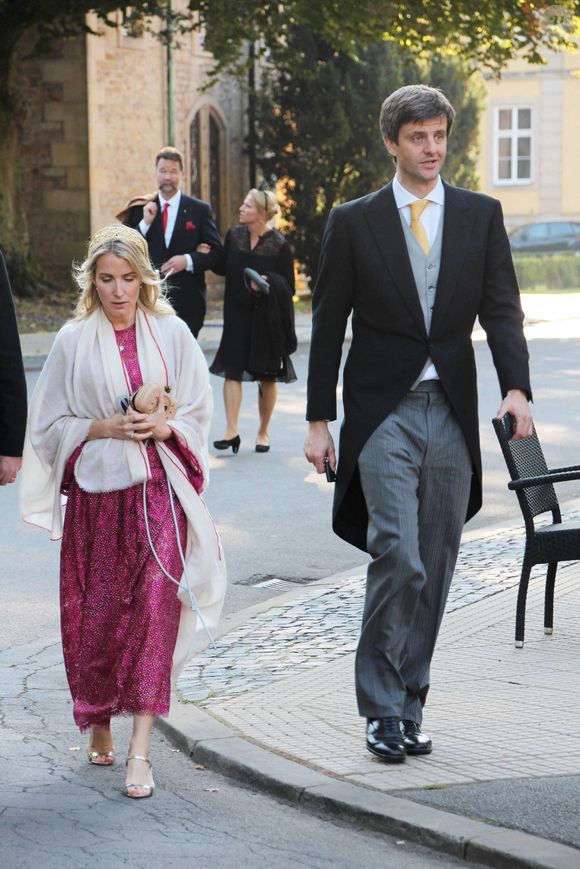 Mariage religieux entre le prince Alexander zu Schaumburg-Lippe et Mahkameh Navabi à Bueckeburg, Allemagne le 9 octobre 2021 - Ernst August, Hereditary Prince of Hanover (Hanovre) with wife Ekaterina,  Church wedding of Prince Alexander zu Schaumburg-Lippe and Mahkameh Navabi in the town church in Bueckeburg, Germany, October 9th, 2021.  ( DANA-No: 02231473 )
©Dana Press / Bestimage