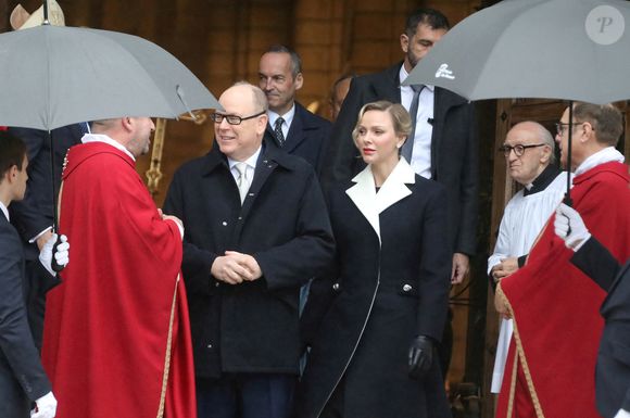 Le prince Albert II de Monaco et la princesse Charlene assistent à la messe pontificale dans le cadre de la célébration de la Sainte Devote, sainte patronne de Monaco, à Monaco le 27 janvier 2025. © Cyril Dodergny/Nice Matin/Bestimage