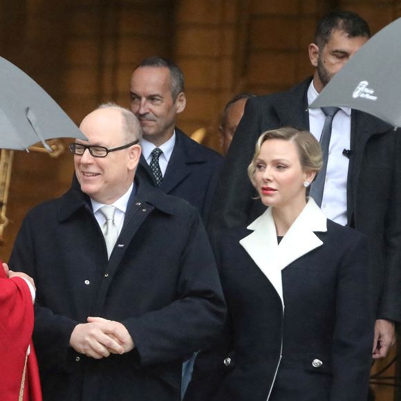 Le prince Albert II de Monaco et la princesse Charlene assistent à la messe pontificale dans le cadre de la célébration de la Sainte Devote, sainte patronne de Monaco, à Monaco le 27 janvier 2025. © Cyril Dodergny/Nice Matin/Bestimage