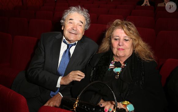 Pierre Perret et sa femme Rebecca - Représentation de la pièce de théâtre "Les Grandes Filles" au Théâtre Montparnasse en soutien à l'APREC (l'Alliance Pour la Recherche en Cancérologie) à Paris, le 31 mars 2015.
Denis Guignebourg / Bestimage