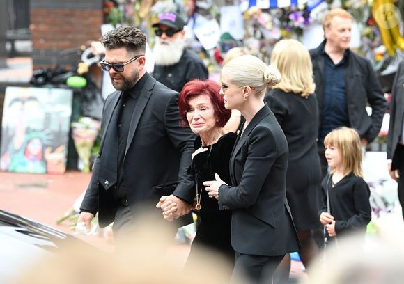 La famille d'Ozzy Osbourne à ses obsèques célébrées à Birmingham le 30 juillet 2025. © Backgrid UK/ Bestimage
