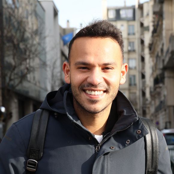 Mohamed Bouhafsi aperçu dans les rues de Neuilly-sur-Seine, le 21 février 2025. 

Photo : Agence / Bestimage
