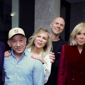 Exclusif - Le président Emmanuel Macron, Danhôo, Laurence Auzière (Laurence Graffensttaden), son compagnon Matthieu Gasser, Brigitte Macron, Tiphaine Auzière lors du vernissage de l'exposition de Danhôo à la galerie A2Z Art Gallery à Paris le 29 avril 2025.

© Jack Tribeca / Bestimage