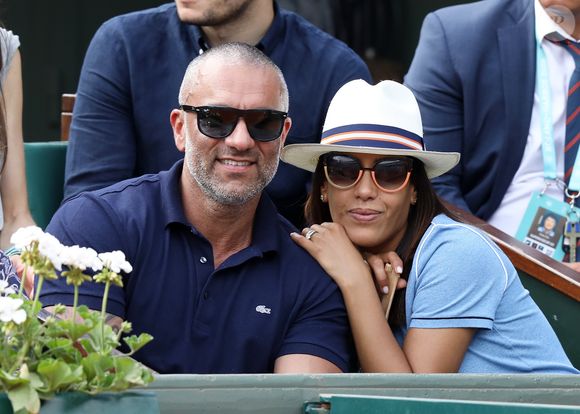 Amel Bent et son mari Patrick Antonelli dans les tribunes lors des Internationaux de France de Tennis de Roland Garros, le 3 juin 2018. © Dominique Jacovides - Cyril Moreau/Bestimage