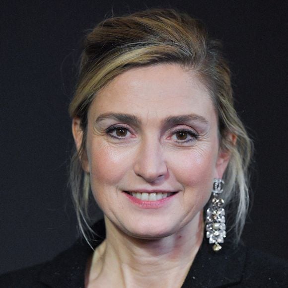 Une mauvaise habitude qu'elle compte bien supprimer de sa vie

Julie Gayet assiste au Prix André Bazin Cahiers Du Cinéma à La Coupole à Paris, France, le 12 décembre 2024. Photo par Aurore Marechal/ABACAPRESS.COM