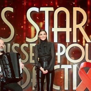 Accompagnée par l'accordéoniste, elle lit des lettres d'Edith Piaf sur scène

Clotilde Courau et Lionel Suarez lors de l’enregistrement de l’émission “Les stars s’unissent pour le Sidaction” au théâtre Marigny à Paris, France, le 11 mars 2025. L’émission sera diffusée en prime le 22 mars sur France 2. © Guirec-Moreau/ Bestimage