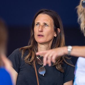 Exclusif - Camille Cottin et Virginie Coupérie-Eiffel dans l'espace VIP, lors de la 12ème édition Longines Paris Eiffel Jumping au pied de la Tour Eiffel sur le Champ-de-Mars à Paris, le 19 juin 2026. 

© Perusseau-Veeren/Bestimage