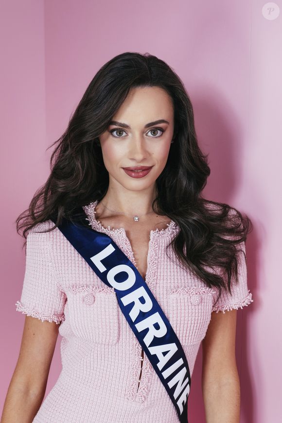 Miss Lorraine, Camille L'Étang - Portrait officiel des 30 candidates au concours Miss France 2026. SIPA / Benjamin Decoin via Bestimage
