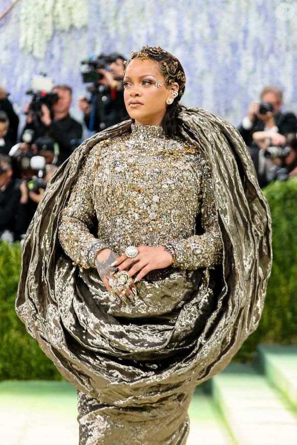 Une implication totale qui porte aujourd'hui ses fruits au plus haut niveau

New York, NY Célébrités au Met Gala 2026, célébrant "Costume Art" au Metropolitan Museum of Art à New York City.



Sur la photo : Rihanna