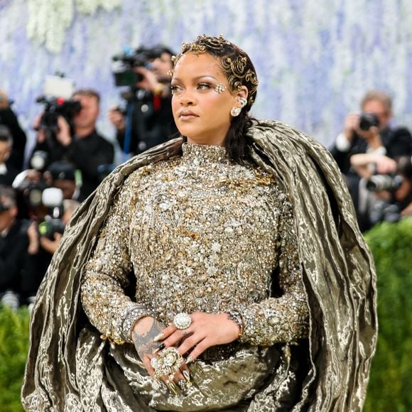 Une implication totale qui porte aujourd'hui ses fruits au plus haut niveau

New York, NY Célébrités au Met Gala 2026, célébrant "Costume Art" au Metropolitan Museum of Art à New York City.



Sur la photo : Rihanna
