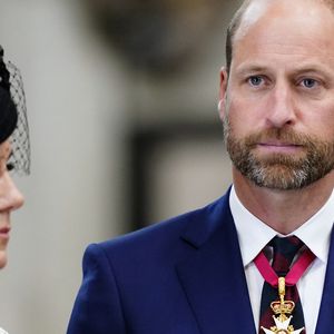 Si elle fut bien entourée par William et les enfants dans son parcours de guérison, 
Le prince William, prince de Galles, et Catherine (Kate) Middleton, princesse de Galles - Les membres de la famille royale lors de la messe pour le jour de la Victoire de la guerre à l'abbaye de Westminster à Londres le 8 mai 2025

Jordan Pettitt/WPA-Pool