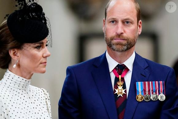 Si elle fut bien entourée par William et les enfants dans son parcours de guérison, 
Le prince William, prince de Galles, et Catherine (Kate) Middleton, princesse de Galles - Les membres de la famille royale lors de la messe pour le jour de la Victoire de la guerre à l'abbaye de Westminster à Londres le 8 mai 2025

Jordan Pettitt/WPA-Pool