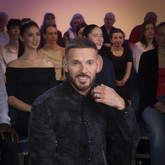 le couple est parti à Los Angeles pour profiter du soleil californien.

Matt Pokora (M. Pokora) lors de l'enregistrement de l'émission Le Grand Echiquier - Spécial Claude François présentée par C.Chazal et A.Manoukian et diffusée le 13 janvier sur France, à l'Opéra royal du château de Versailles, accompagné par l'Orchestre de l'Opéra Royal à Versailles, France, le 16 septembre 2025. Jack Tribeca/Bestimage