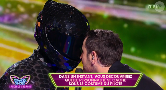 Mais alors de qui s'agissait-il ?

Le Pilote dans "Mask Singer 7", capture d'écran TF1
