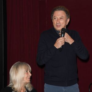 La première pièce de cet échiquier n'est autre que Drucker Channel, qui constitue sans doute la structure la plus capitale de son patrimoine actuel. 

Exclusif - Michel Drucker et sa femme Dany Saval - Projections de deux séances exceptionnelles du film "Signé Furax" en hommage à Marc Simenon au cinéma Mac Mahon à Paris le 27 octobre 2019. © Coadic Guirec/Bestimage