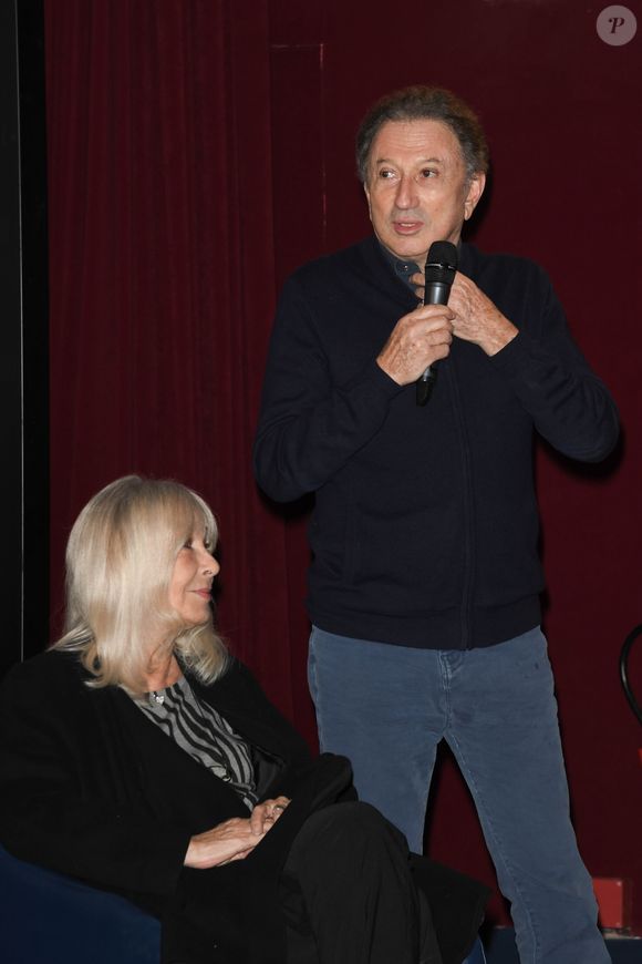 La première pièce de cet échiquier n'est autre que Drucker Channel, qui constitue sans doute la structure la plus capitale de son patrimoine actuel. 

Exclusif - Michel Drucker et sa femme Dany Saval - Projections de deux séances exceptionnelles du film "Signé Furax" en hommage à Marc Simenon au cinéma Mac Mahon à Paris le 27 octobre 2019. © Coadic Guirec/Bestimage
