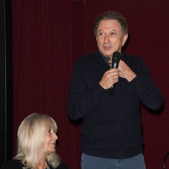 La première pièce de cet échiquier n'est autre que Drucker Channel, qui constitue sans doute la structure la plus capitale de son patrimoine actuel. 

Exclusif - Michel Drucker et sa femme Dany Saval - Projections de deux séances exceptionnelles du film "Signé Furax" en hommage à Marc Simenon au cinéma Mac Mahon à Paris le 27 octobre 2019. © Coadic Guirec/Bestimage