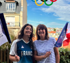 Sur Instagram, l'ex de Raymond Domenech et maman de Victoire, née le 11 juillet 2004, et de Merlin, né le 25 juillet 2007 a partagé les drôles de petits mots que son chéri sportif lui laisse quand il n'est pas là
Estelle Denis et sa fille, Victoire aux JO de Paris, ce dimanche 28 juin 2024.