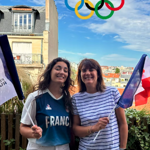 Sur Instagram, l'ex de Raymond Domenech et maman de Victoire, née le 11 juillet 2004, et de Merlin, né le 25 juillet 2007 a partagé les drôles de petits mots que son chéri sportif lui laisse quand il n'est pas là

Estelle Denis et sa fille, Victoire aux JO de Paris, ce dimanche 28 juin 2024.