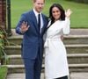 Harry et Meghan ne semblent toujours pas vouloir renouer les liens avec la famille royale britannique. 

Photo d'archives datée du 27/11/17 du prince Harry et de Meghan Markle dans le Sunken Garden du palais de Kensington, à Londres, après l'annonce de leurs fiançailles. Eddie Mulholland/Daily Telegraph/PA Wire