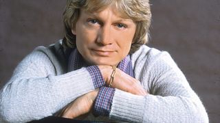 Arthur, le petit-fils de Claude François, fête ses 19 ans : photo du jeune homme qui a les mêmes traits que son grand-père