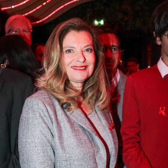 "J’y pense constamment et je souffre avec les népalais. Dans mon confort d’occidentale insuffisamment impliquée dans la lutte contre le réchauffement climatique."

Exclusif - Valérie Trierweiler - Soirée de lancement du livre de Jean-Luc Romero-Michel "L'espoir d'une France sans Sida" au Banana Café à Paris le 24 novembre 2025. © Philippe Baldini / Bestimage