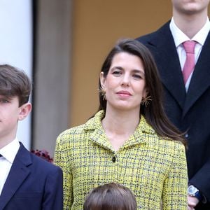 Charlotte Casiraghi et ses enfants Raphaël Elmaleh,  Balthazar Rassam - La famille princière monégasque dans la cour d'honneur du palais lors de la la fête nationale à Monaco le 19 novembre 2025. © Dominique Jacovides - Bruno Bebert / Bestimage
