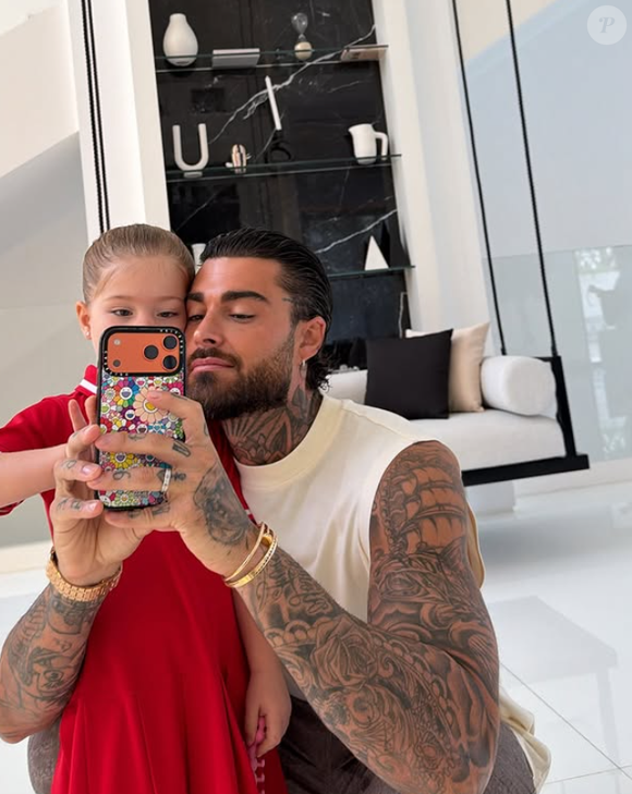 et il n'en fallait pas plus pour qu'on lui prête une nouvelle relation.

Thibault Garcia et Jessica Thivenin se sont séparés.