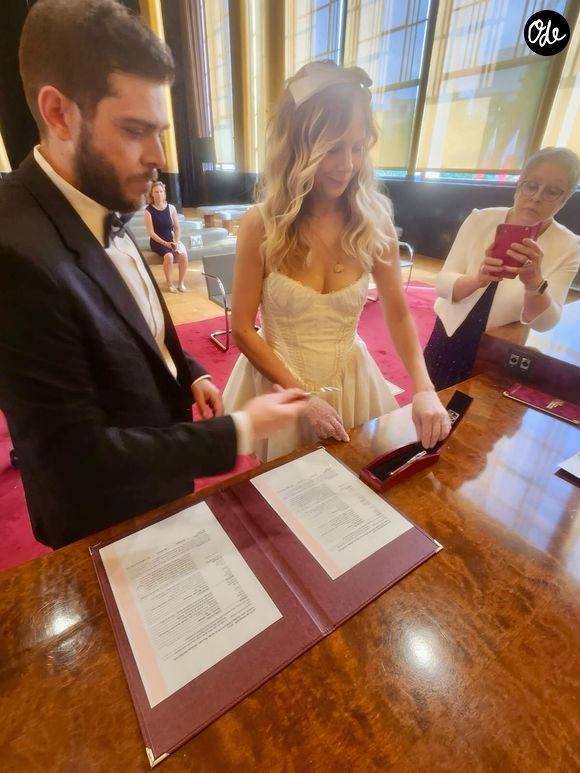 Face à cette épreuve, l'actrice de télévision et de scène a pris la parole 

Mariage de la comédienne Sarah Deffeyes avec Yannick