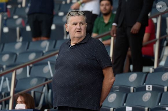 Pierre Ménès - People dans les tribunes - Match de football en ligue 1 Uber Eats : Le PSG (Paris Saint-Germain) remporte la victoire 4-2 contre Strasbourg au Parc des Princes le 14 août 2021.© Federico Pestellini / Panoramic / Bestimage