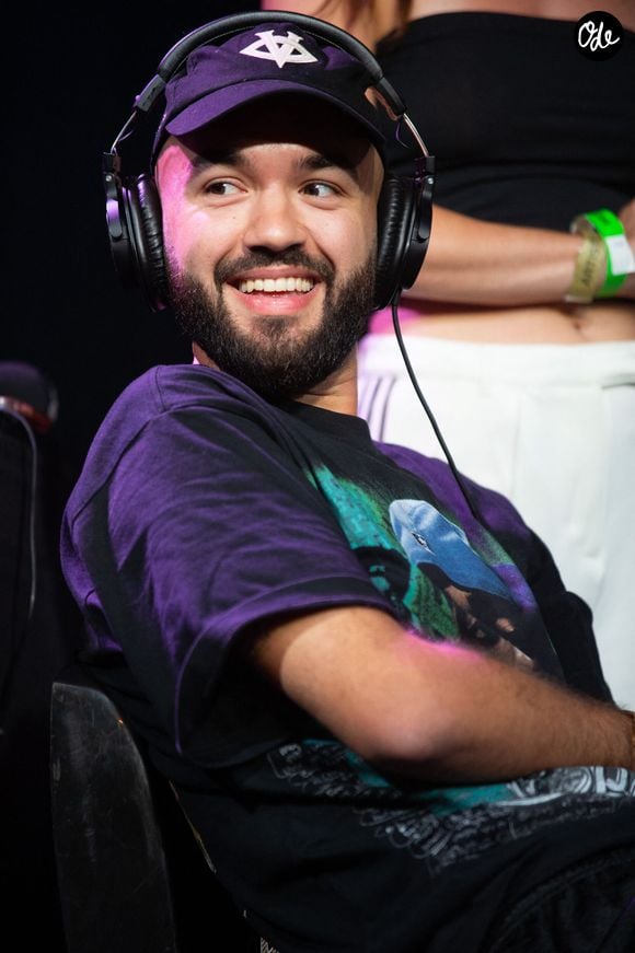 Le rappeur Oli (Olivio Ordoñez) du duo Bigflo & Oli durant les 100h du Rap Non-Stop, à Paris 19e (La Villette). © Cyril Alister-Lestage / PsnewZ / Bestimage