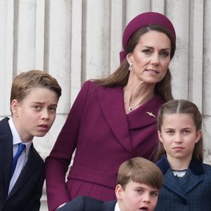 Le prince George de Galles, Catherine (Kate) Middleton, princesse de Galles, Le prince Louis de Galles, La princesse Charlotte de Galles - La famille royale britannique assiste aux célébrations du 80ème anniversaire de la fin de la Seconde guerre mondiale (VE Day) au balcon de Buckingham Palace à Londres, le 5 mai 2025.