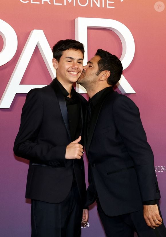 Jamel Debbouze et son fils Léon - Photocall des lauréats (press room) lors de la 49ème édition de la cérémonie des César à l’Olympia à Paris le 23 février 2024 © Dominique Jacovides / Olivier Borde / Bestimage