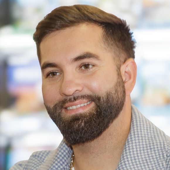 Exclusif - Le chanteur Kendji Girac en séance de dédicaces pour son autobiographie Mi vida à la Librairie du Furet du Nord à Lille, France, le 1er octobre 2025. © Stephane Vansteenkiste/Bestimage