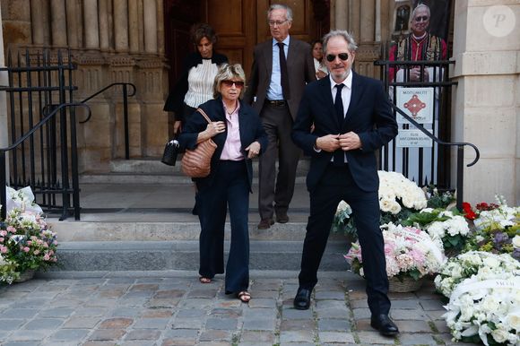 Danièle Thompson et son fils Christopher - Sorties des obsèques de Philippe Labro dans l'église de Saint-Germain-des-Prés à Paris le 13 juin 2025. © Dominique Jacovides - Christophe Clovis / Bestimage