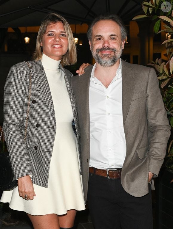 Exclusif - Romain Sardou et sa compagne Kym Thiriot- Cérémonie de remise du prix Raymond Devos au théâtre Edouard VII à Paris cadre de la 28ème édition de la semaine de la Langue Française et de la Francophonie le 20 mars 2023. © Coadic Guirec - Cyril Bruneau / Bestimage