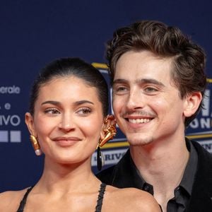 Il y a un village en particulier qui est cher à son coeur.
Timothee Chalamet et Kylie Jenner assistent au tapis rouge lors de la 70ème cérémonie des "David Di Donatello" à Cinecitta Studios le 07 mai 2025 à Rome, Italie. Photo par PacificPressAgency / Bestimage